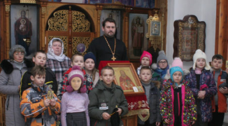 Беседа со школьниками о новомучениках в храме с. Петровское