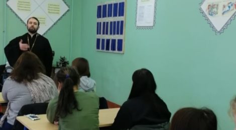 Беседа студентов со священником в техникуме г. Рошаль