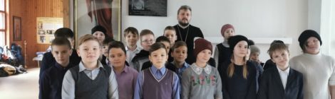 Гости из школы д. Левошево в храме с. Петровское