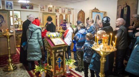 В храме Серафима Вырицкого состоялась первая Божественная Литургия