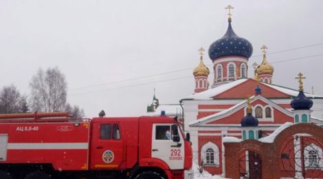 Очистка кровли храма в с. Туголес