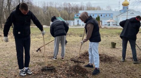 Субботник у Рошальского храма